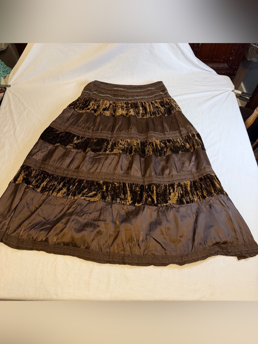 Carole Little Boho Peasant
Gypsy Tiered Skirt Sz 10 Midi
Brown Satin Velvet Lace